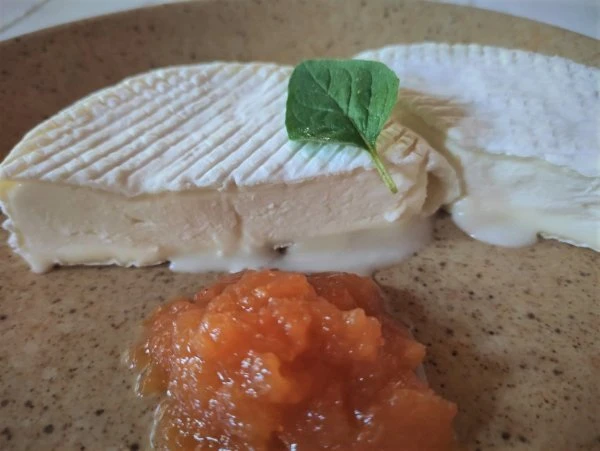 Camembert Sajt