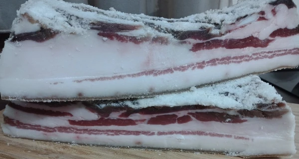 Császárszalonna (puha, sós, pörkölt bőrrel) - mangalica