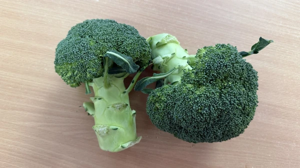 Brokkoli (kb. 0,7-0,9 kg)