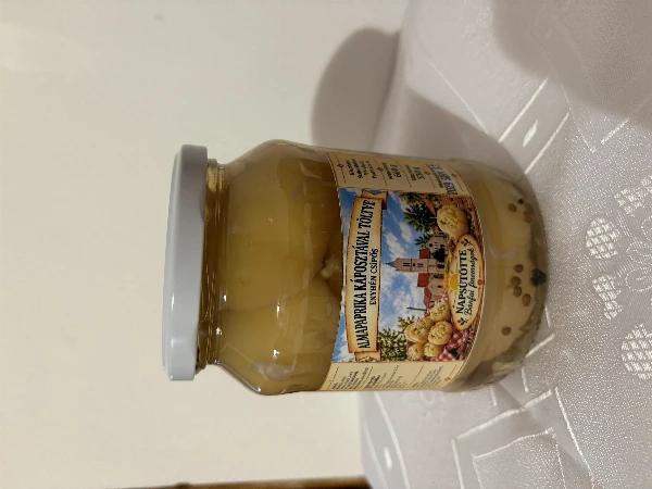 Felezett erős almapaprika káposztával töltve