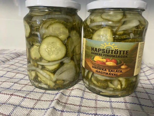 Uborkasaláta hagymával