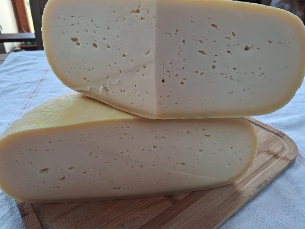 Káca Selymes sajt Gouda típusú